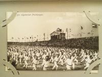 DE_Place_1900-1949_XII. DEUTSCHES TURNFEST IN LEIPZIG. Die allgemeinen Freiubungen.jpg