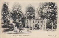 FR_place_1903-1938_VICHY - La Place de l'Hotel-de-Ville.jpg